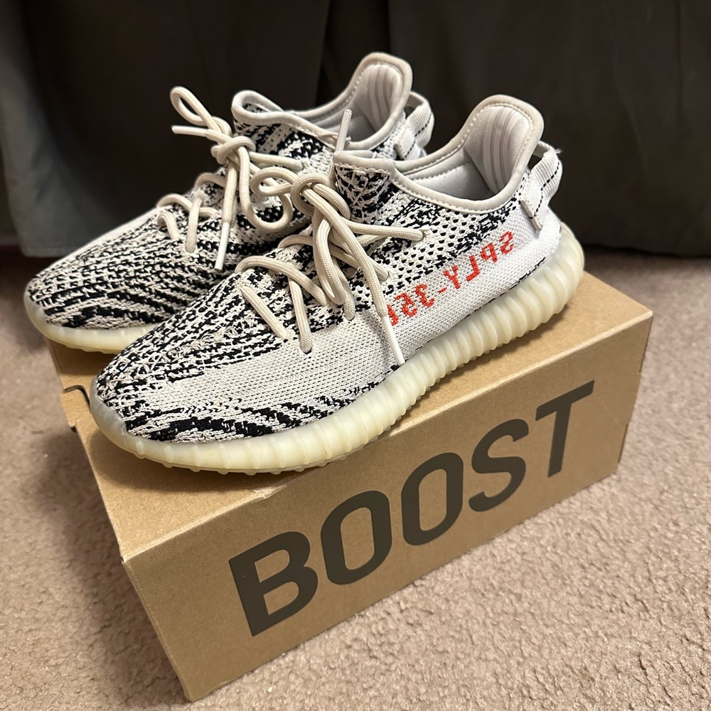 YEEZY BOOST 350 Zebra